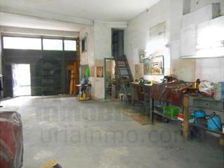 Local Comercial  N/a. Local con entrada para coches