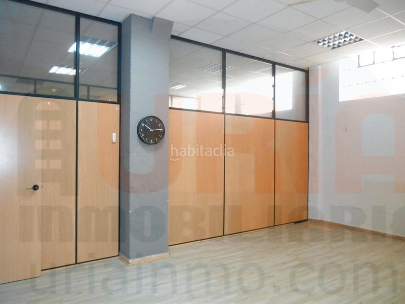 Foto 1c934f94-9e58-4758-9fc0-1e1ff567b483. Alquiler local comercial local muy amplio en la zona de Vallobín en Oviedo