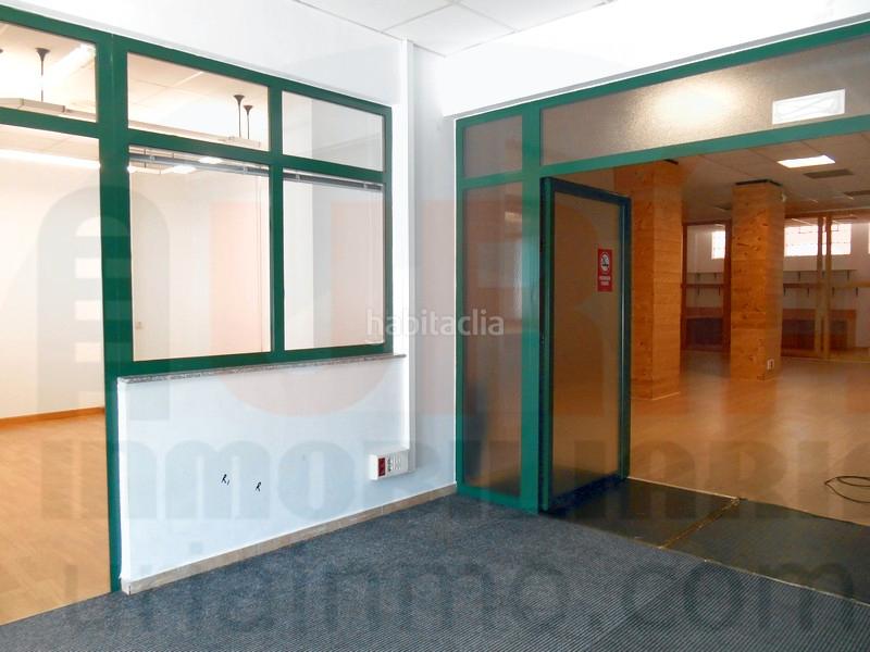 Foto 2f4a04bc-bae9-4b20-8e28-e3f12fed0050. Alquiler local comercial local muy amplio en la zona de Vallobín en Oviedo