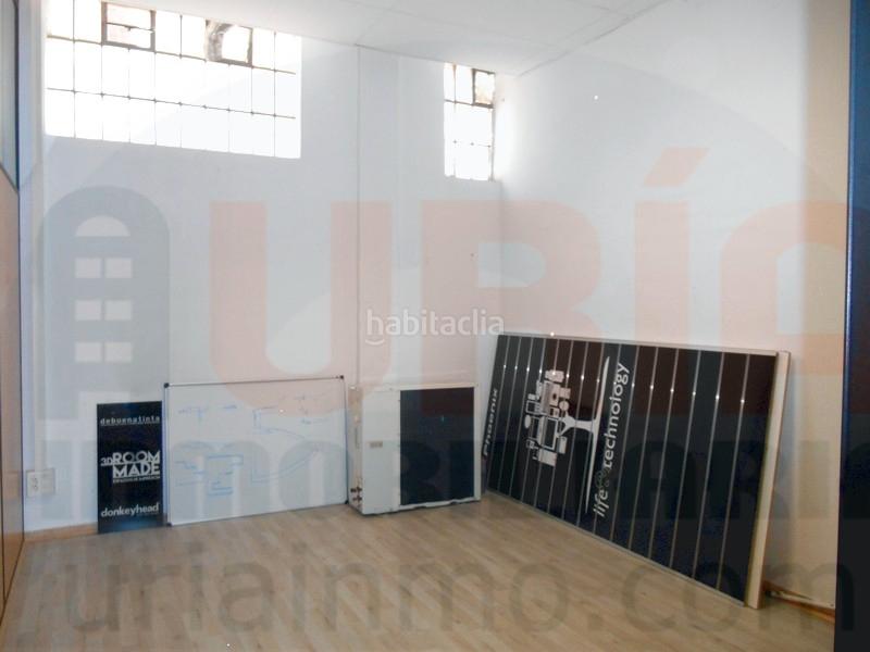 Foto ab82e660-f33e-47f9-b545-58312b04de1a. Alquiler local comercial local muy amplio en la zona de Vallobín en Oviedo