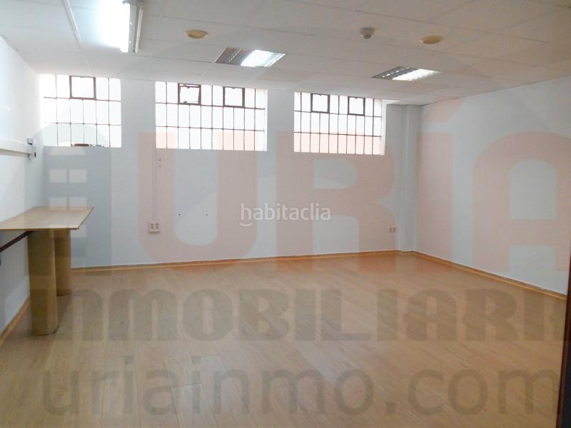 Foto abe5ed3a-f284-474e-9b83-a3dd9e676730. Alquiler local comercial local muy amplio en la zona de Vallobín en Oviedo