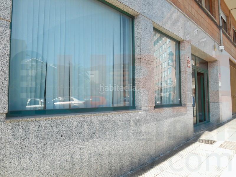 Foto d2c93256-cf76-43b2-a8d0-c00c41810204. Alquiler local comercial local muy amplio en la zona de Vallobín en Oviedo