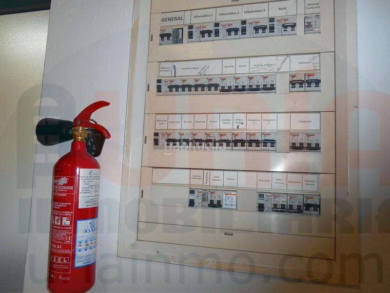 Foto f2c89941-7a0e-4e00-bd6d-3d5e0a3699f7. Alquiler local comercial local muy amplio en la zona de Vallobín en Oviedo