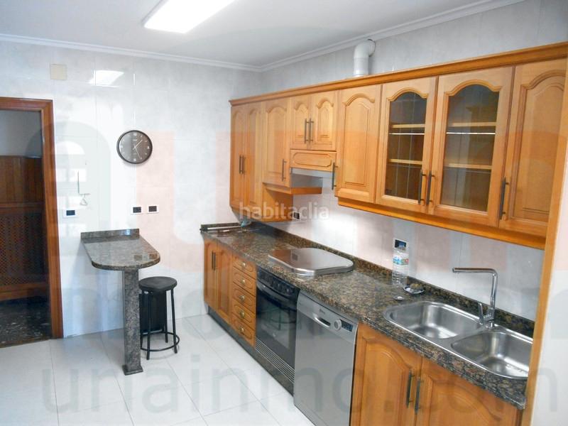 Foto 1be67fb6-97c3-4624-9913-097210cc2fd0. Miete reihenhaus in calle de peña ubiña 5 in Ciudad Naranco - Prados de La Fuente Oviedo