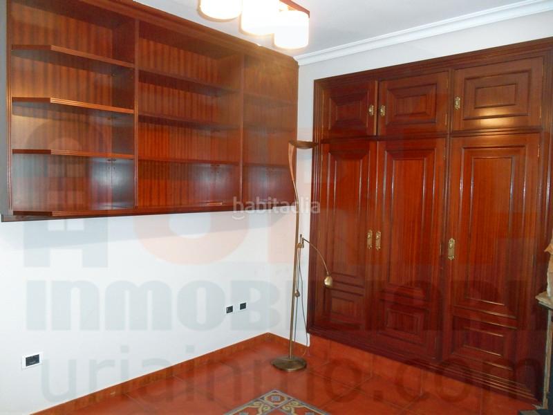 Foto 31f48170-41e8-47e1-9941-ecdb0c0f975b. Rent semi detached house in calle de peña ubiña 5 in Oviedo