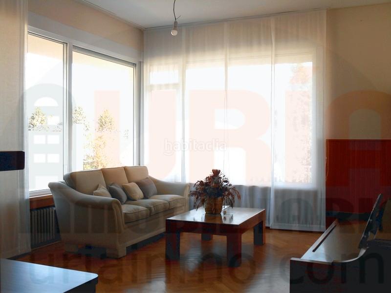 Foto 3b2c1aa5-b6ae-48a1-a7f3-76a345aee637. Rent semi detached house in calle de peña ubiña 5 in Oviedo