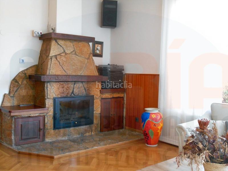 Foto 554949f6-42e7-4775-b7d0-6aa7584e2315. Rent semi detached house in calle de peña ubiña 5 in Oviedo