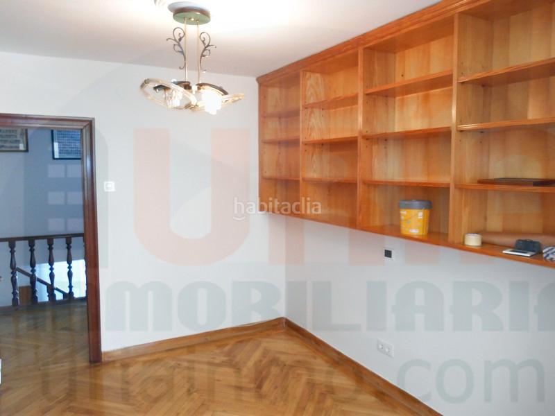 Foto 87bfc01c-8cf3-4edf-8362-beebe15b30fe. Rent semi detached house in calle de peña ubiña 5 in Oviedo