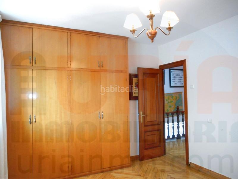 Foto a42ec203-d859-45c3-b437-07e59c9c3fdc. Rent semi detached house in calle de peña ubiña 5 in Oviedo