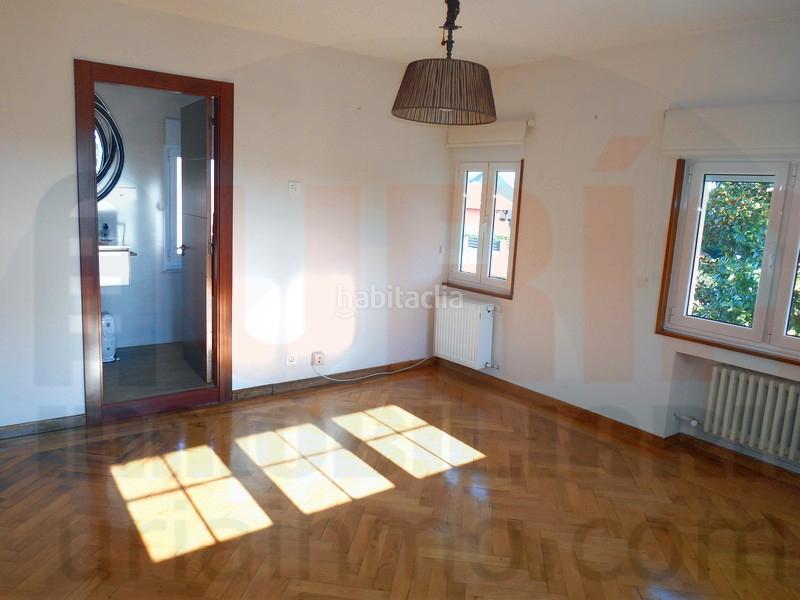 Foto ae02e97d-1380-4c3d-abbc-0e0374e1ced8. Rent semi detached house in calle de peña ubiña 5 in Oviedo