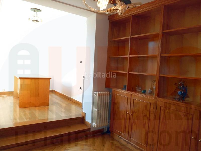 Foto cc509754-4b3d-4194-8943-3e73d928d7e7. Rent semi detached house in calle de peña ubiña 5 in Oviedo