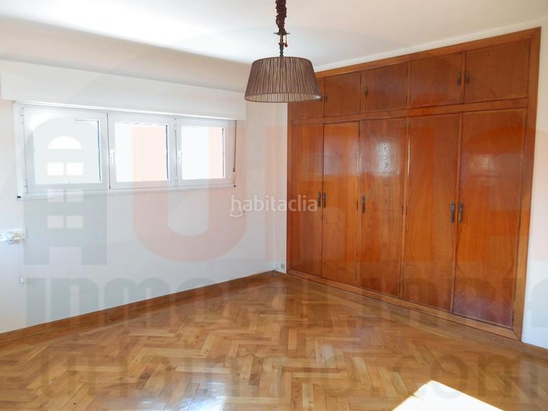 Foto d0264d49-50e7-4842-92c9-3fc5439a55b8. Rent semi detached house in calle de peña ubiña 5 in Oviedo