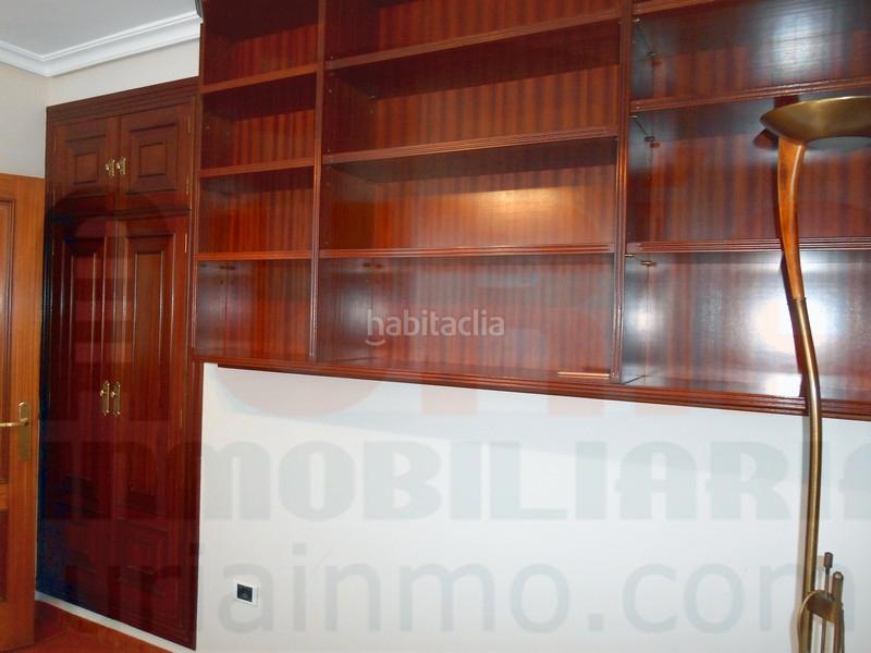 Foto ebbd3419-2c73-464a-b79d-9fe027c37b2d. Rent semi detached house in calle de peña ubiña 5 in Oviedo