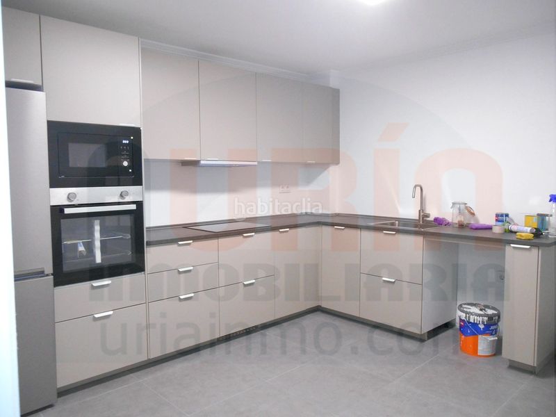 Foto b6b34f74-9d6d-4ed3-a38d-b6dfb5c983f9. Pis amb calefacció aparcament a Salesas - Foncalada - Campoamor Oviedo