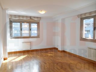 Location Appartement  Plaza de los ferrocarriles economicos de asturias. Sin amueblar, 2 habitaciones y 2 baños