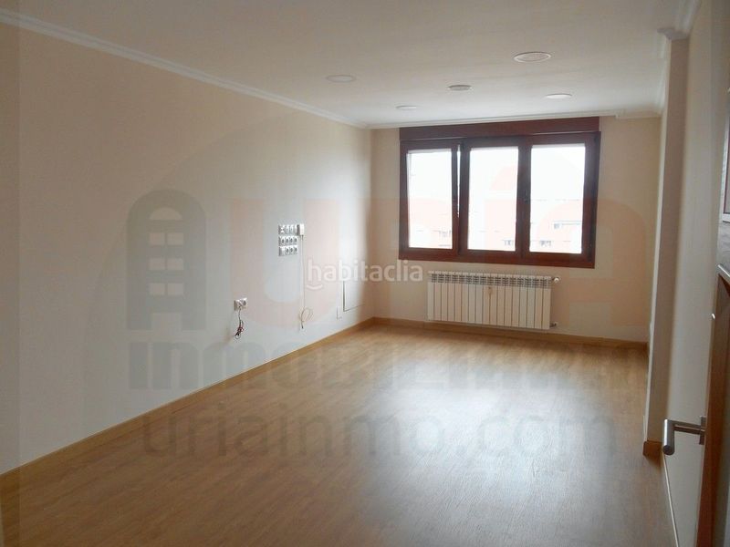 Foto 4c18008e-6e30-4da8-b43e-0096ae914c2f. Rent flat with heating in Salesas - Foncalada - Campoamor Oviedo