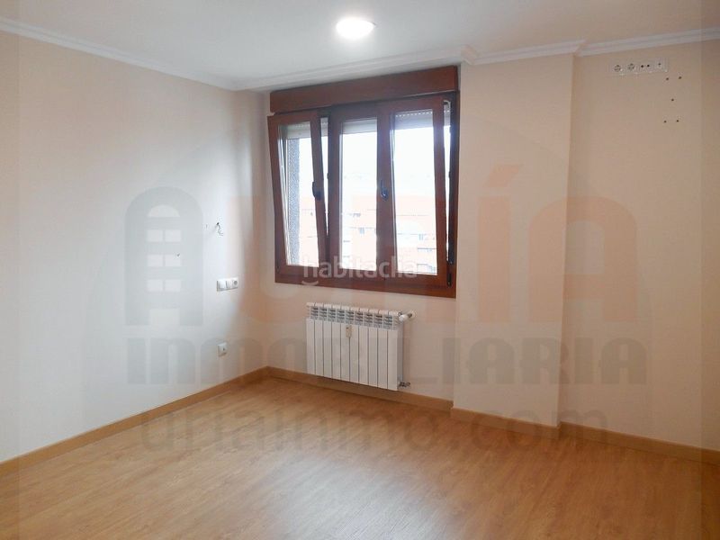 Foto 5fe957b9-94db-4a70-a55e-a8fcf85e4168. Rent flat with heating in Salesas - Foncalada - Campoamor Oviedo