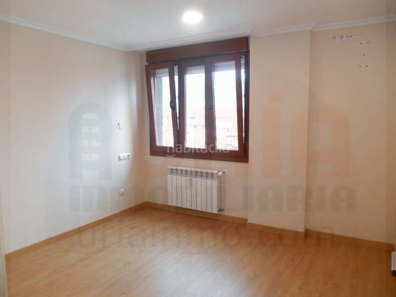Foto 957ab4b0-0418-4899-87b3-818985109664. Rent flat with heating in Salesas - Foncalada - Campoamor Oviedo