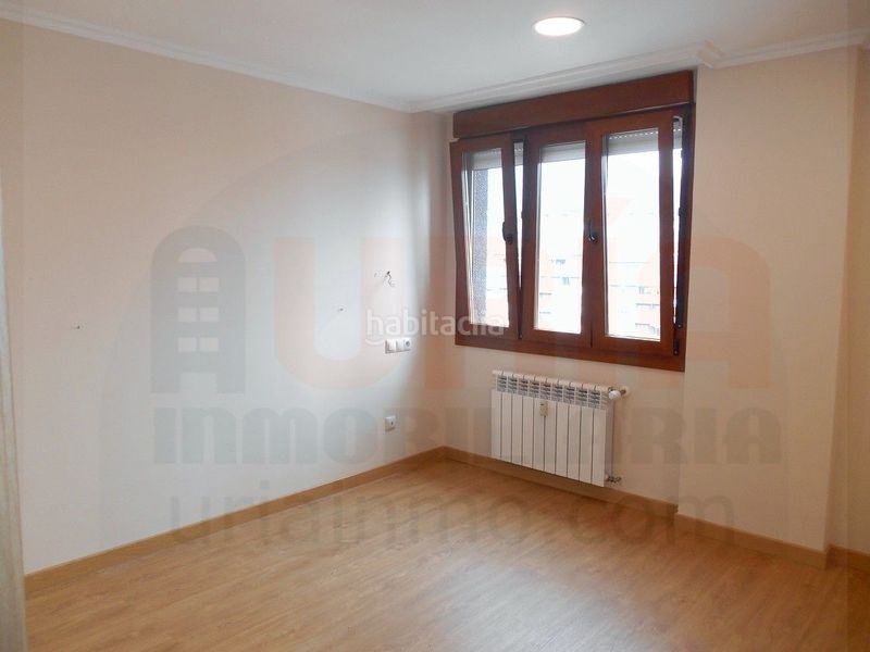 Foto d6699e56-959c-49dd-ad09-5476eedd206a. Rent flat with heating in Salesas - Foncalada - Campoamor Oviedo