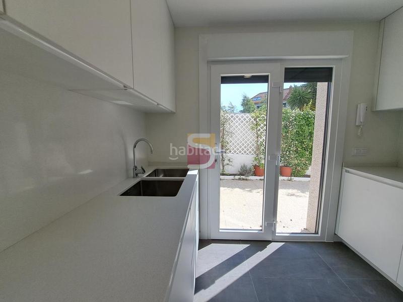 Foto 3b151931-a9b9-47fa-aedf-92f96856bd51. Chalet con riscaldamento parcheggio piscina in Nigrán centro Nigrán