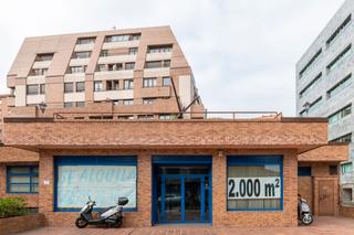 Lloguer Local Comercial  Avenida hermanos menéndez pidal. Local de 2000m en hnos pidal