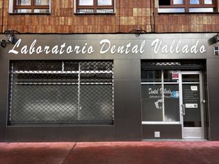 Lloguer Local Comercial en Calle l�pez del vallado 13. Local habilitado y con licencia como laboratorio dental