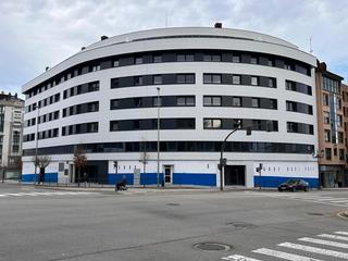 Aparcament cotxe a Calle la regenta 27. Se vende plaza con trastero