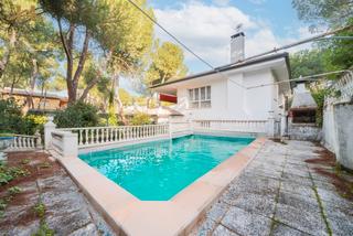 Chalet en Pino Alto-Navarredonda. Chalet independiente de 283 m2 y 800 m2 de parcela