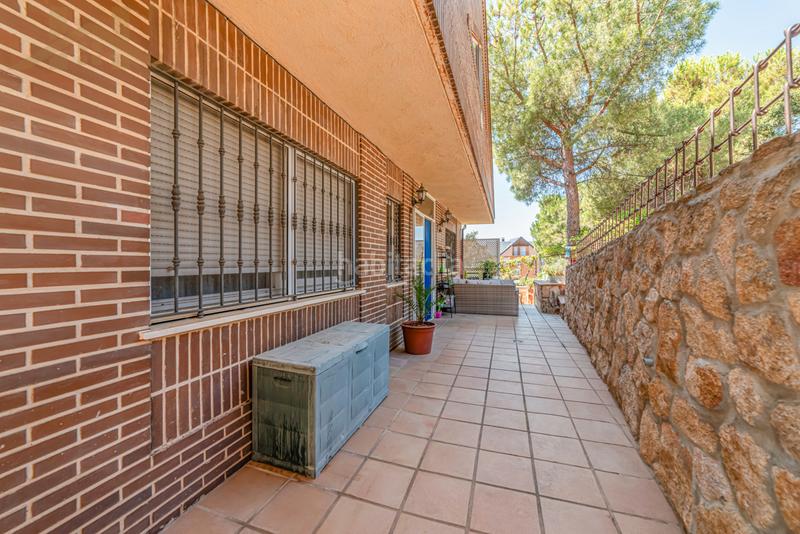 Foto 1f4ece3f-95dd-4105-aaa6-6c12538d9790. Chalet avec cheminée chauffage parking piscine dans Valdemorillo