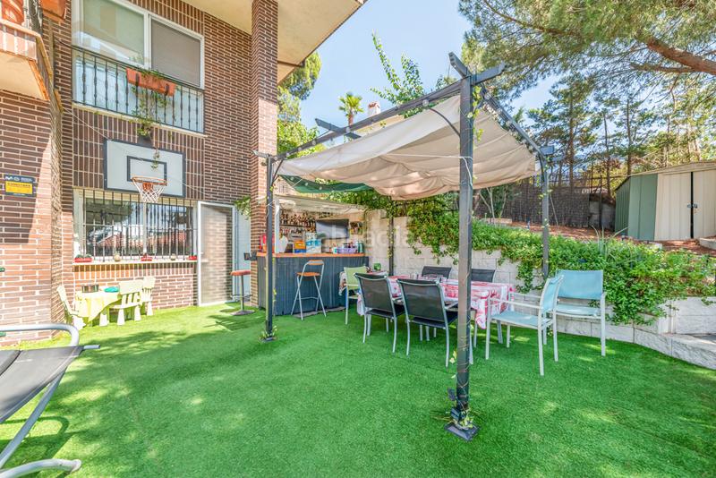 Foto 096aa3f4-1dd9-48d8-84a1-5748ad5fb223. Chalet con camino riscaldamento parcheggio piscina in Valdemorillo