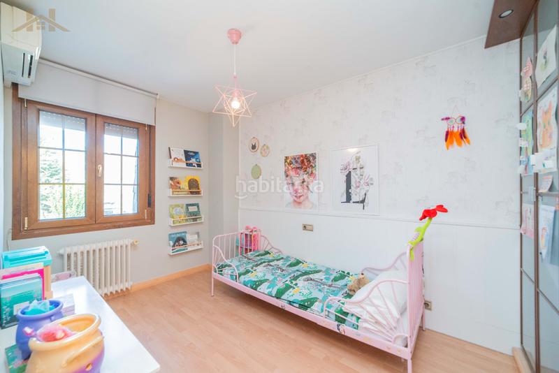 Foto 0d1aef14-a03c-4e8e-a466-f7881f8c43b5. Semi detached house with fireplace heating parking pool in Valdemorillo