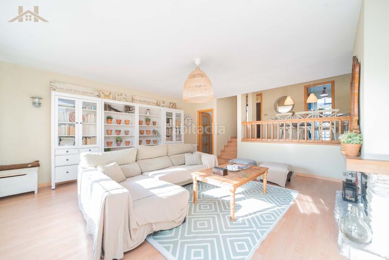 Foto 233b8a98-900a-4891-87e4-a9c275e55f82. Semi detached house with fireplace heating parking pool in Valdemorillo