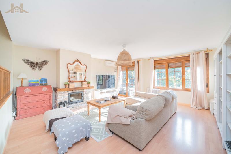 Foto 7d1f470d-29a9-402c-b5f8-78c76a8c1911. Semi detached house with fireplace heating parking pool in Valdemorillo