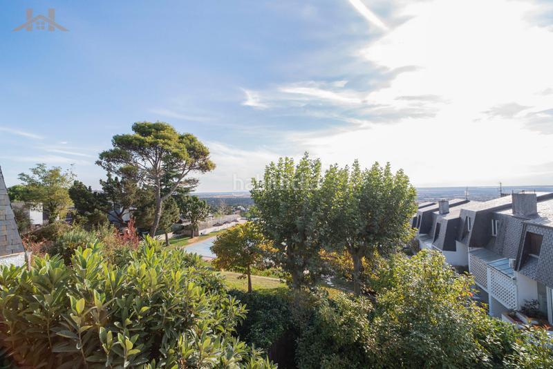 Foto de6a0fef-1018-435a-bf81-a41bad840ce2. Semi detached house with fireplace heating parking pool in Valdemorillo