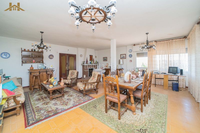 Foto e80b5802-ba9d-4a22-851c-67e44a6dc9de. Xalet amb xemeneia calefacció aparcament piscina a Valdemorillo