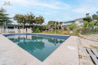 Chalet in Cerro Alarcón. ¡¡chalet para entrar a vivir, con 3 buenos dormitorios!!