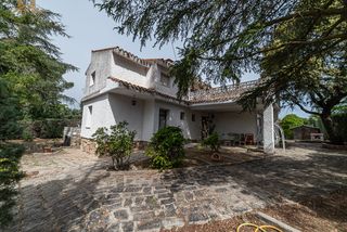 Chalet in Cerro Alarcón. Descubre este impresionante chalet independiente de 360 m² const