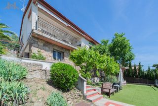 Chalet en Pino Alto-Navarredonda. Chalet independiente con espectaculares vistas en puentelasierra