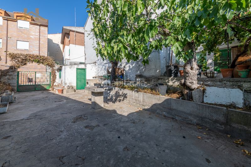 Foto a957e560-6bea-44f7-954b-0c9527399c6b. Casa a calle tejedores 25 a Valdemorillo pueblo Valdemorillo