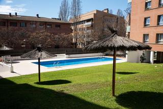 Rez-de-chaussée à Roquetes-Can Magí. Luminosa planta baja con gran terraza y piscina en sant cugat de