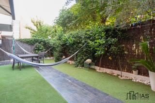 Rez-de-chaussée à Roquetes-Can Magí. Luminosa planta baja con gran terraza y piscina en sant cugat de