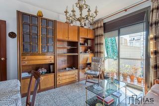 Appartement  Calle de badalona. Amplia vivienda a reformar en sants montjuic