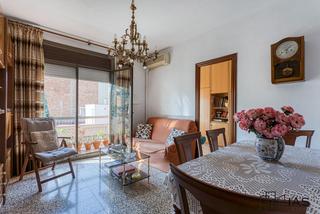 Piso  Calle de badalona. Amplia vivienda a reformar en sants montjuic
