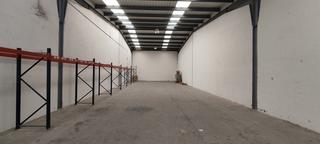 Nau industrial a Arnedo. Nave industrial con oficinas, baños y vestuarios.