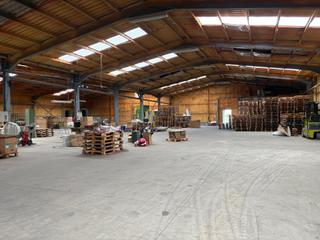 Miete Fabrikhalle in Quel. Nave industrial con muelle de carga