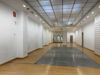 Lloguer Local Comercial a Arnedo. Local de 180 m²  acondicionado para negocio.