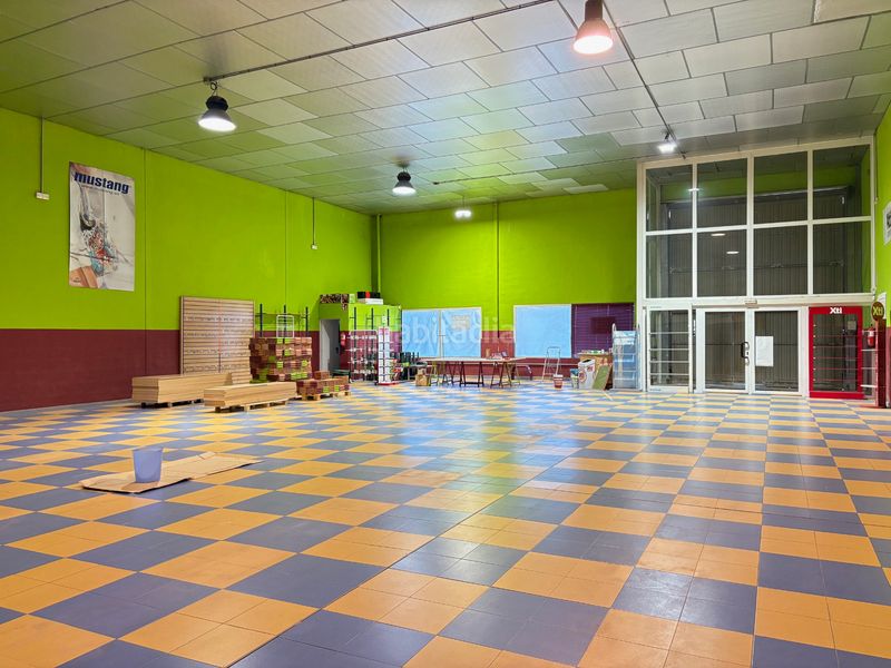 Foto cf69bdb2-5d26-438e-ad9b-7cc524f53ee3. Rent industrial building with heating in Arnedo