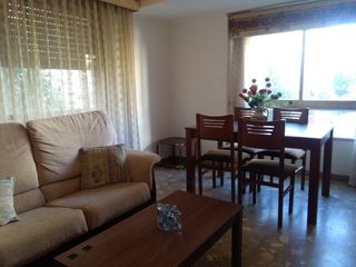 Rent Flat in Zona de Plaza de Barcelos. Piso de 4 dormitorios para estudiantes