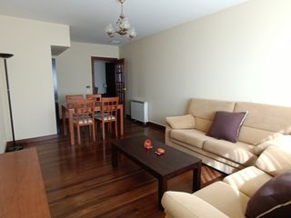 Lloguer Apartament a Zona Fernández Labreda. Soleado y amplio apartamento en la zona de rosalía de castro
