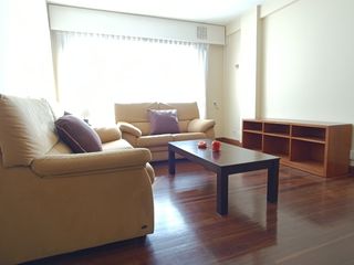 Lloguer Apartament a Zona Fernández Labreda. Soleado y amplio apartamento en la zona de rosalía de castro